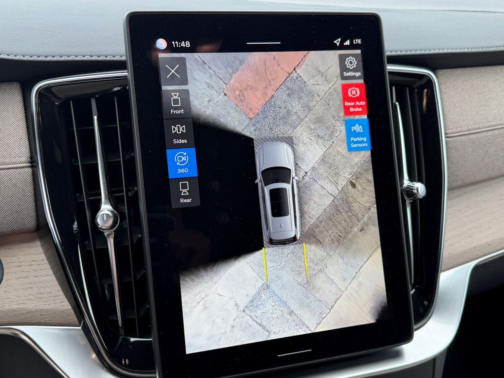 2026 Volvo XC90 Plus - Photo 24