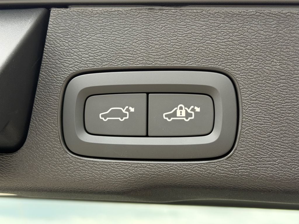 2026 Volvo XC60 Plus - Photo 14