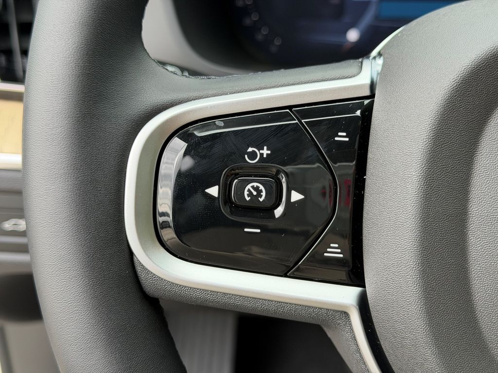 2026 Volvo XC60 Plus - Photo 19