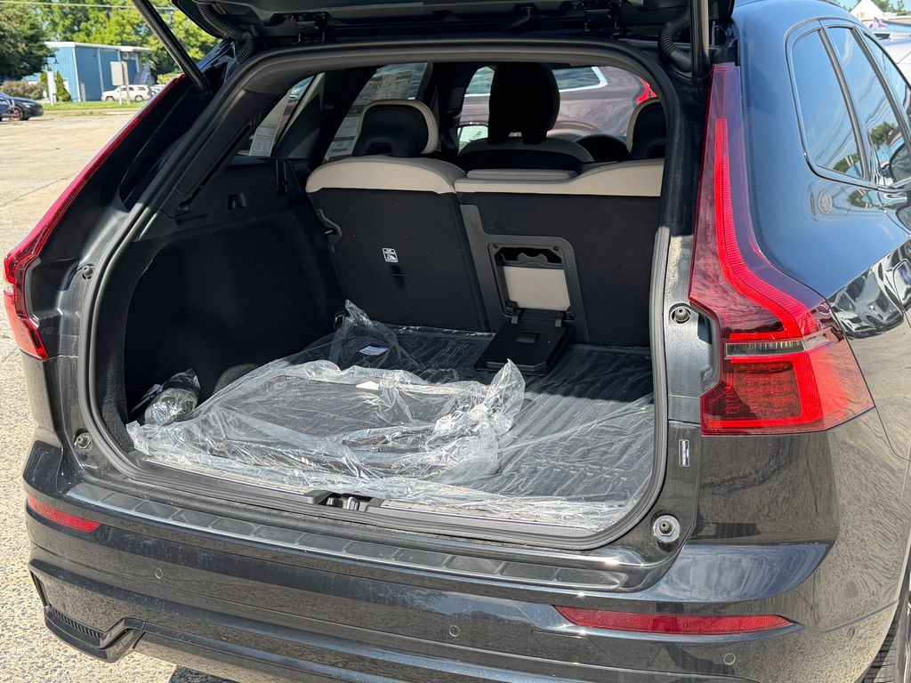 2026 Volvo XC60 Plus - Photo 13