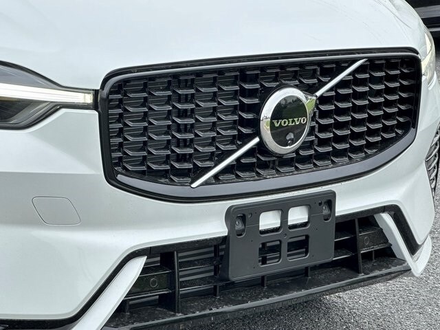 2025 Volvo XC60 T8 Plus photo 2