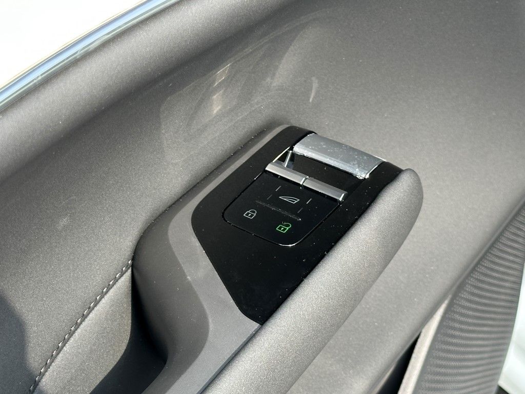 2025 Volvo EX90 Ultra - Photo 19