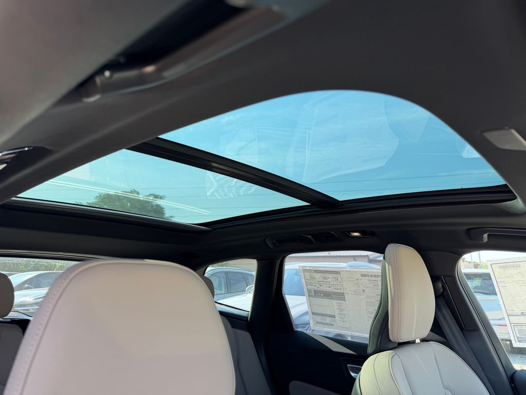 2026 Volvo XC60 Plus - Photo 10