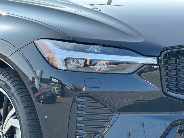 2025 Volvo XC60 B5 photo 3
