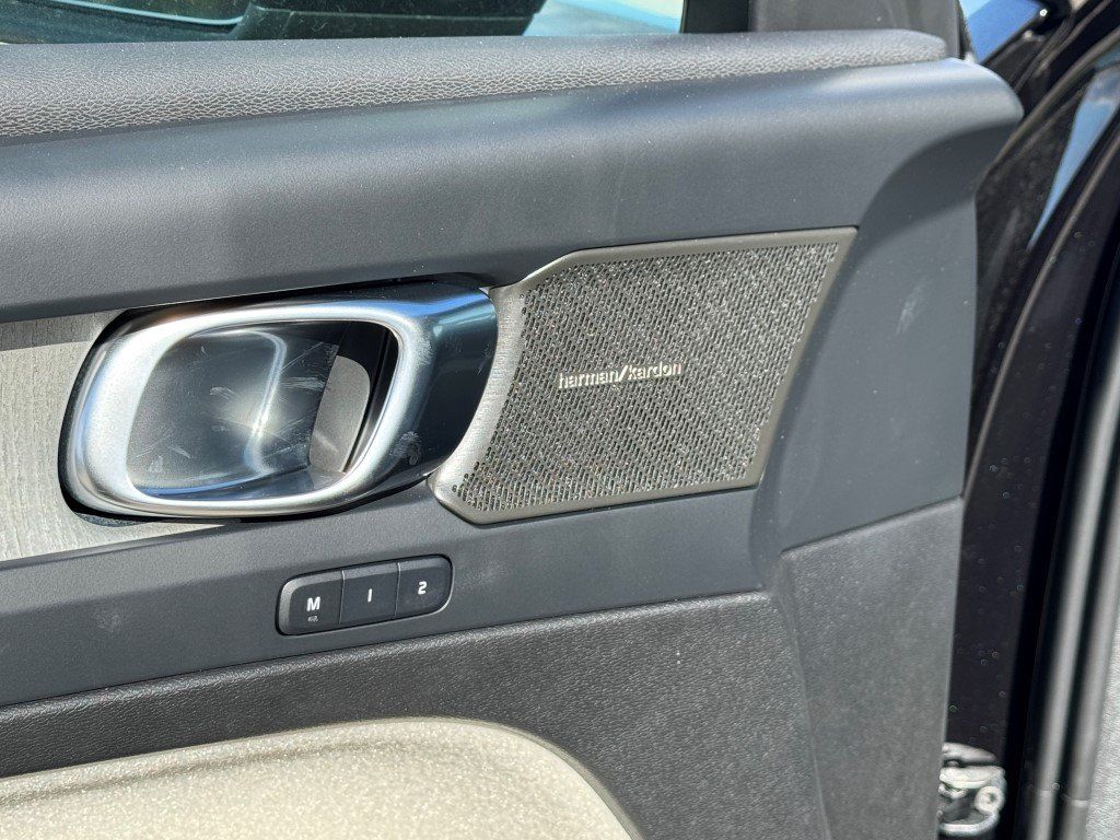 2026 Volvo XC40 Ultra - Photo 17