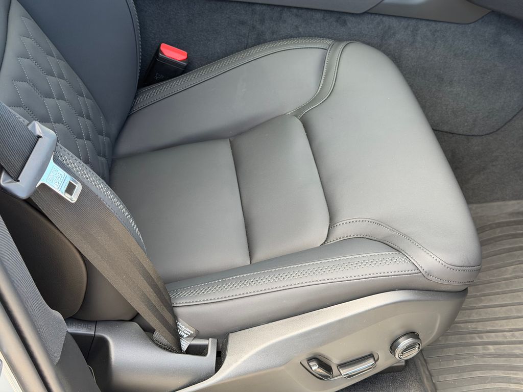 2026 Volvo XC90 Plus - Photo 8