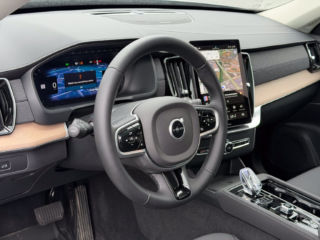 2026 Volvo XC90 Plus - Photo 15