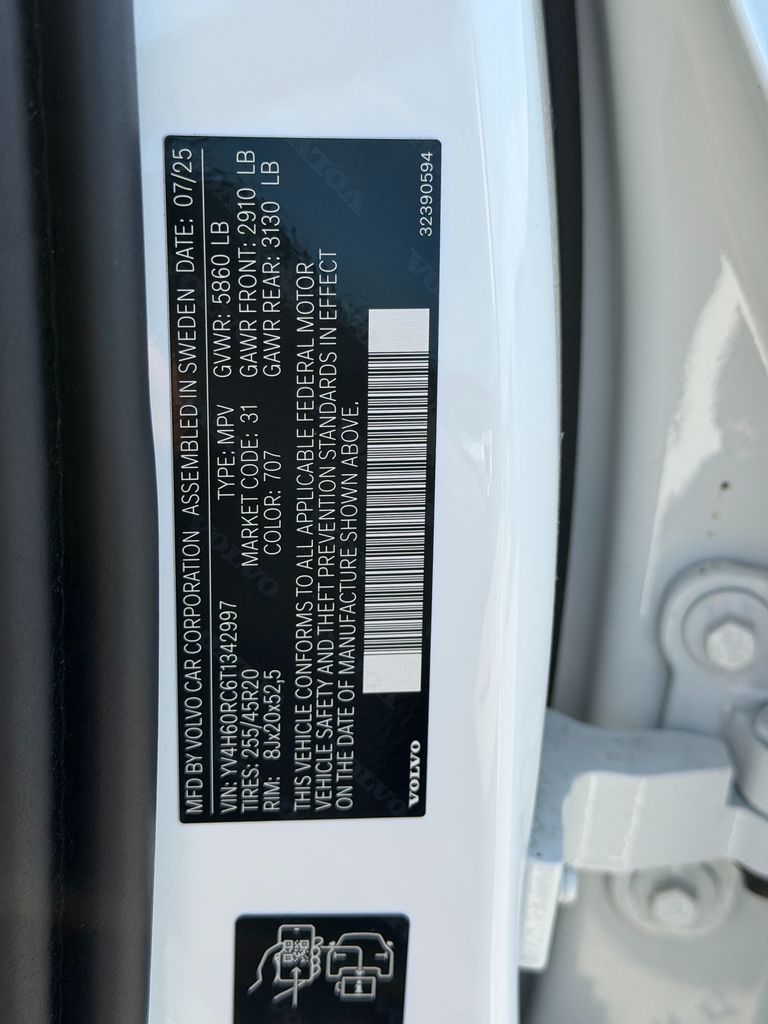 2026 Volvo XC60 Plus - Photo 33