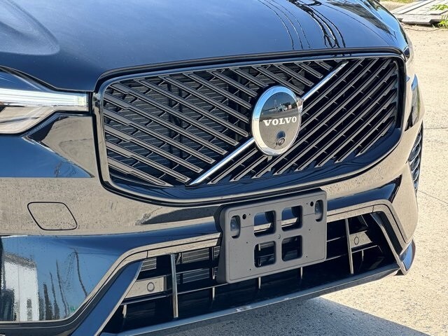 2026 Volvo XC60 B5 Plus photo 2