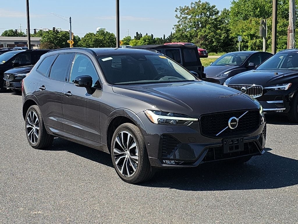 2023 Volvo XC60 B5 Plus Dark Theme AWD's photo