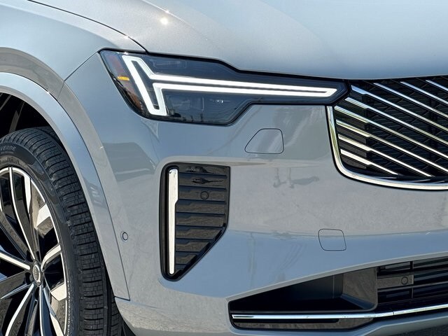 2026 Volvo XC90 T8 photo 3