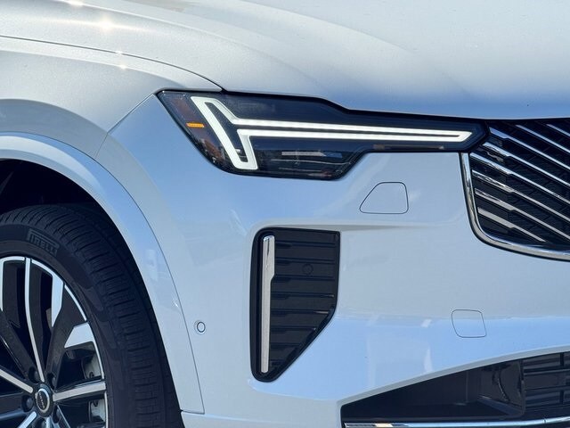 2025 Volvo XC90 T8 Plus photo 3