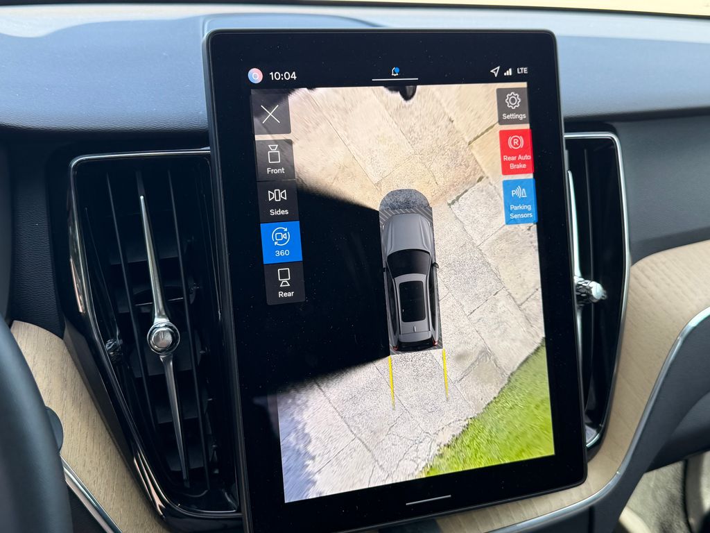 2026 Volvo XC60 Plus - Photo 23