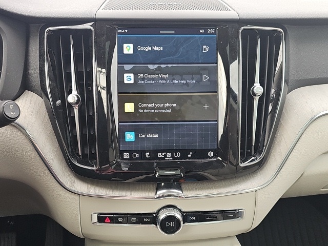 2023 Volvo XC60 B5 Plus photo 4