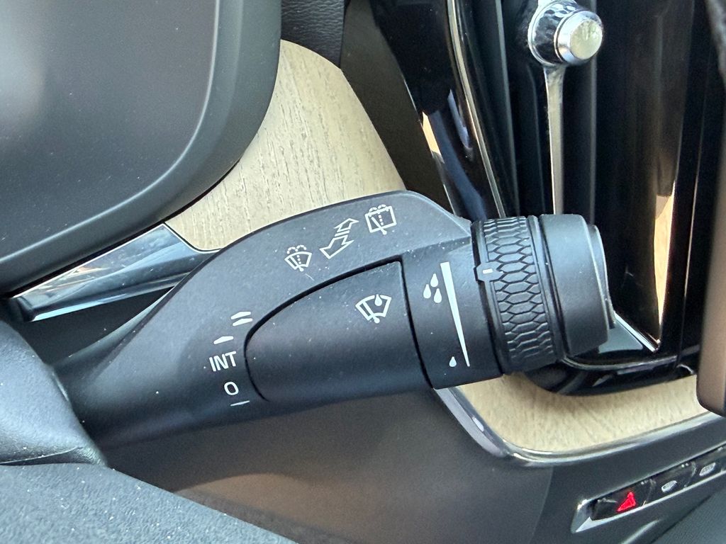 2026 Volvo XC60 Plus - Photo 28