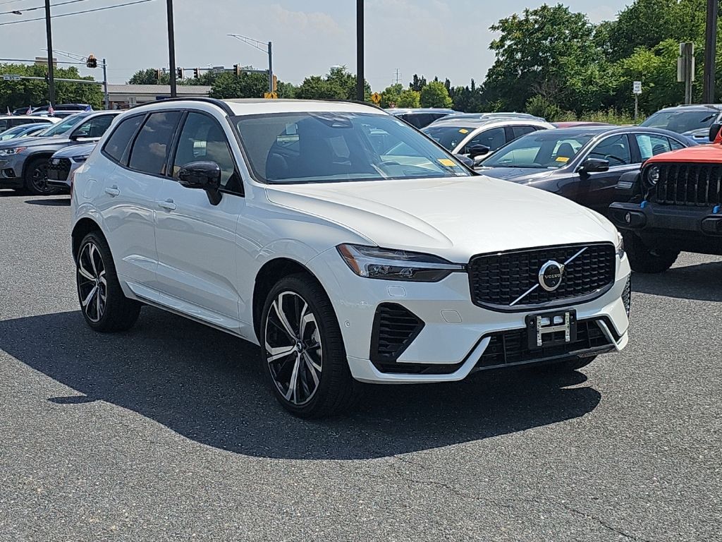 2025 Volvo XC60 T8 Ultra Dark AWD's photo