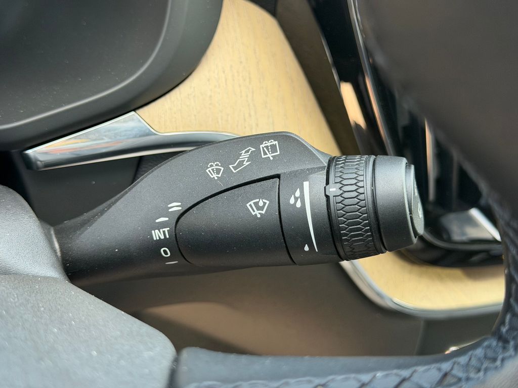 2026 Volvo XC60 Plus - Photo 29