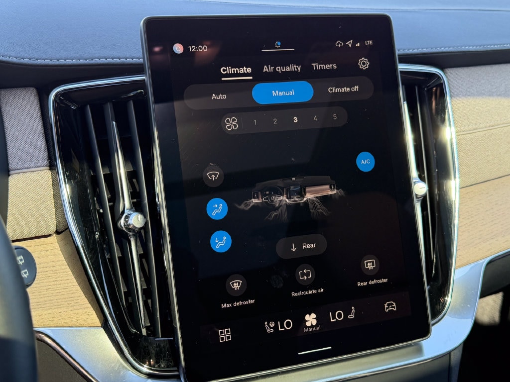 2026 Volvo XC90 Plus - Photo 23