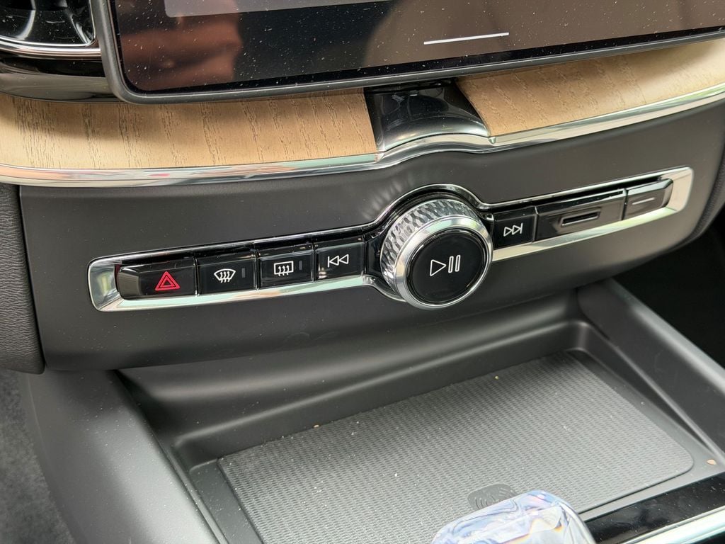 2026 Volvo XC60 Plus - Photo 27