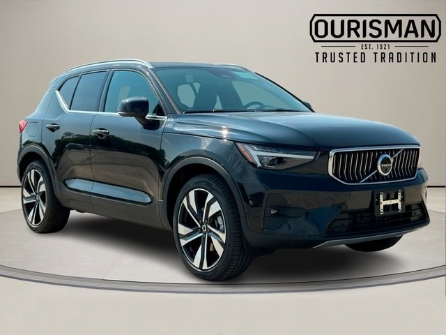 2025 Volvo XC40 B5 Ultra Bright Theme SUV