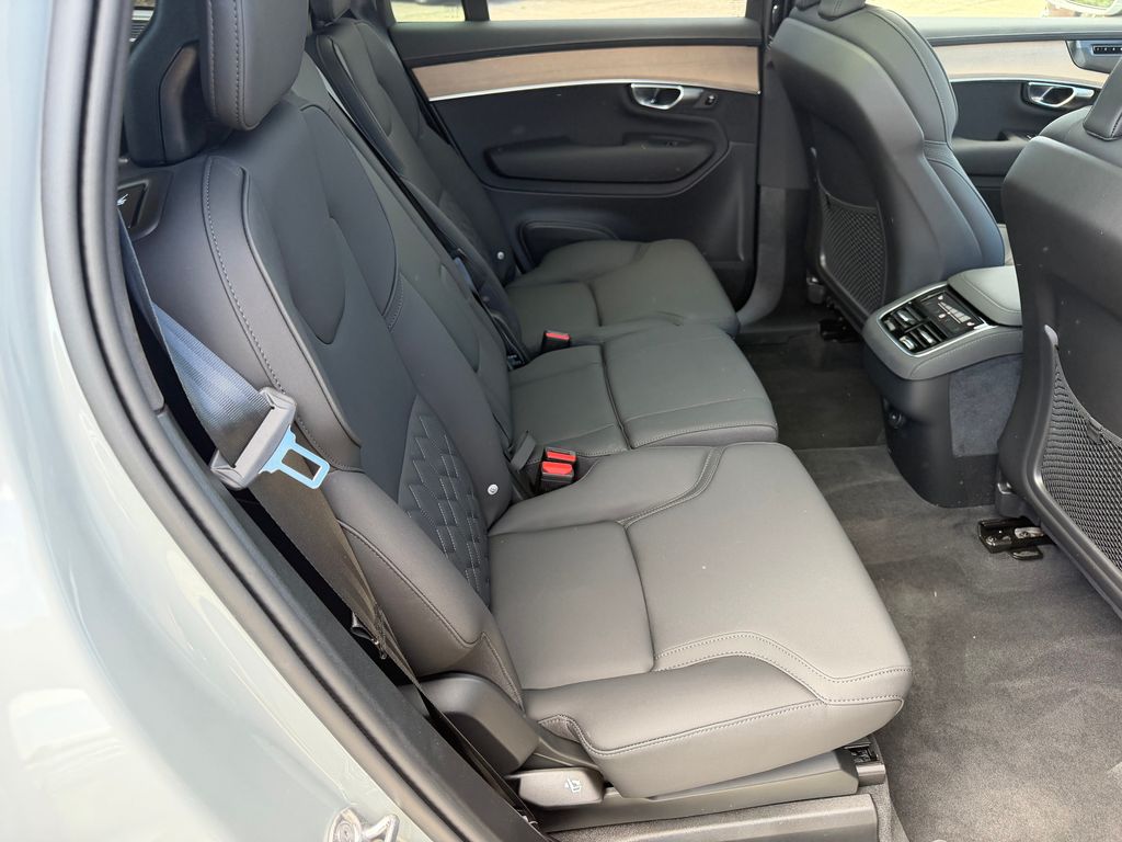 2026 Volvo XC90 Plus - Photo 11