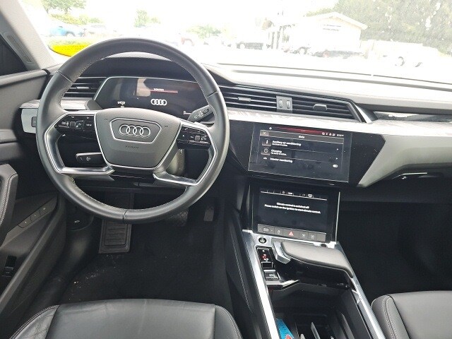 2021 Audi e-tron Premium photo 2