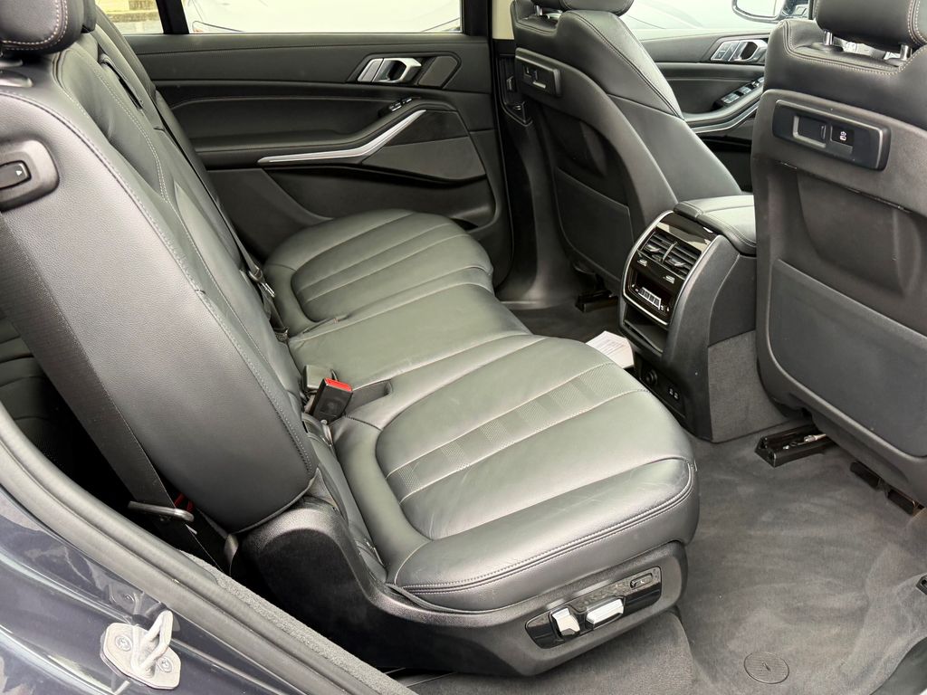 2022 BMW X7 40i - Photo 17