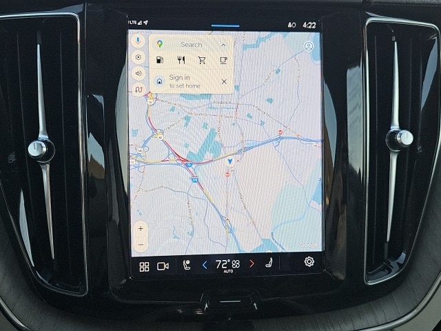 2023 Volvo XC60 B5 Ultimate photo 4