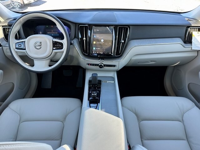 2025 Volvo XC60 T8 Plus photo 2