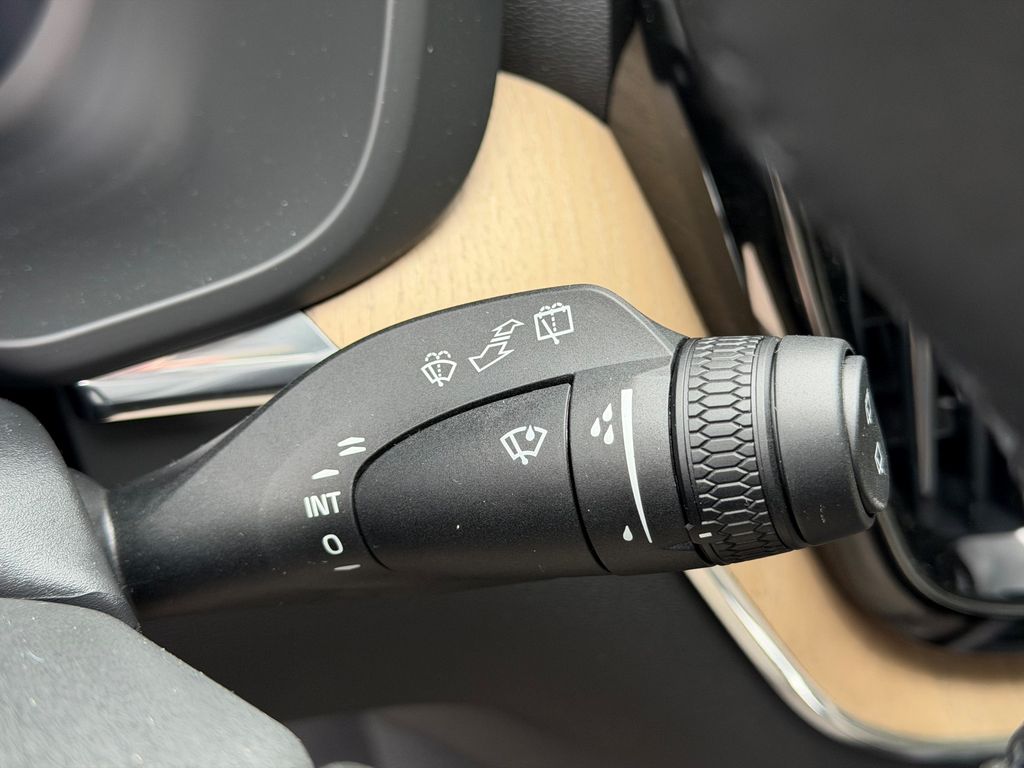 2026 Volvo XC60 Plus - Photo 30