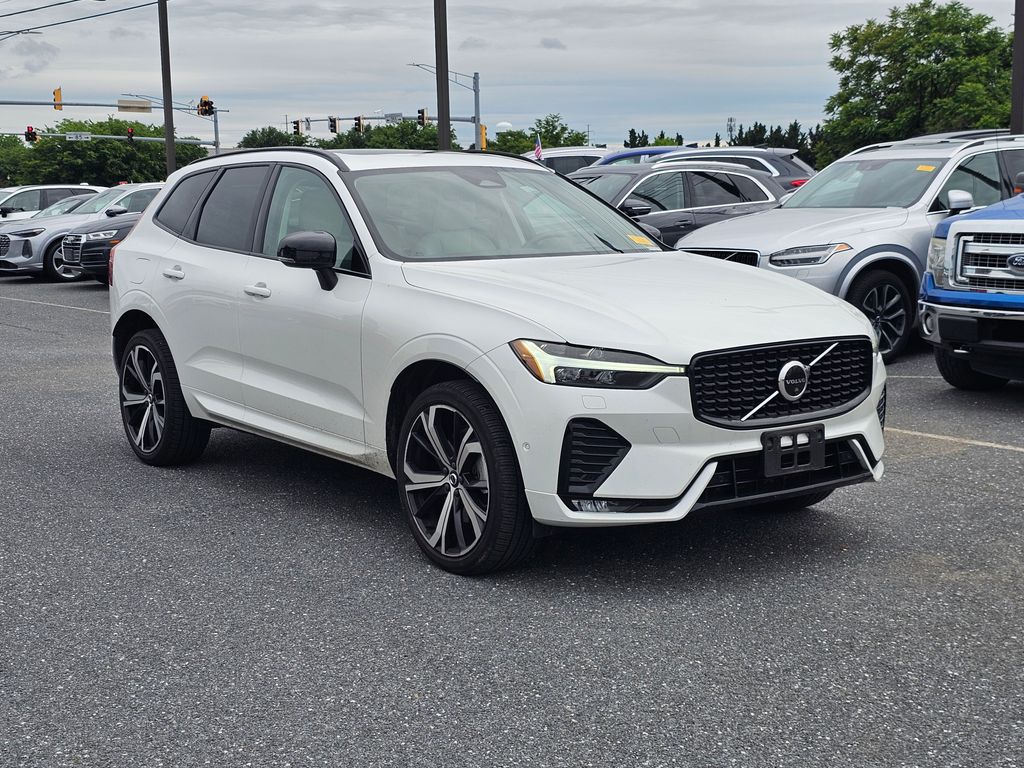 2023 Volvo XC60 B6 Ultimate Dark Theme AWD's photo