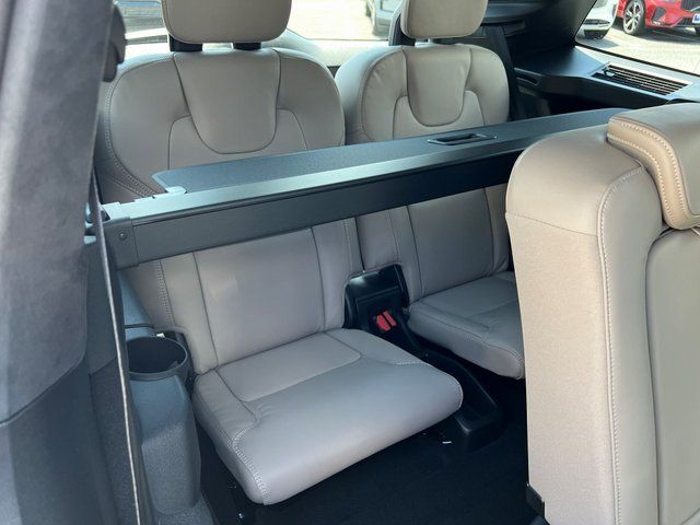 2026 Volvo XC90 Ultra - Photo 13