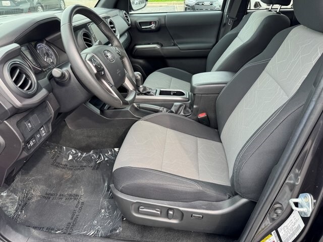 2023 Toyota Tacoma TRD Off-Road photo 3