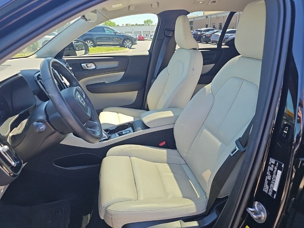 Certified 2023 Volvo XC40 B5 Plus Dark Theme SUV