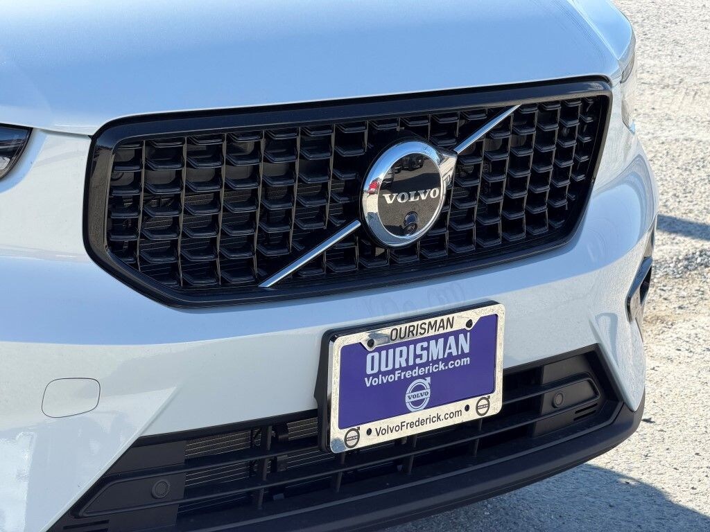 New 2026 Volvo XC40 B5 Ultra SUV