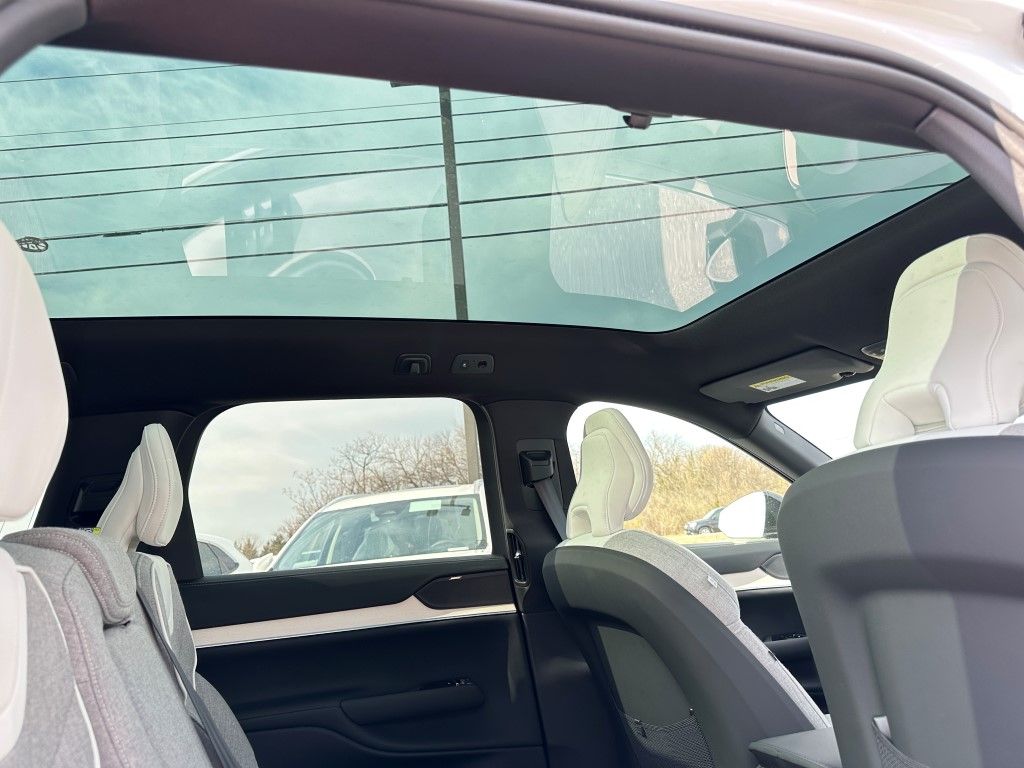 2025 Volvo EX90 Ultra - Photo 14