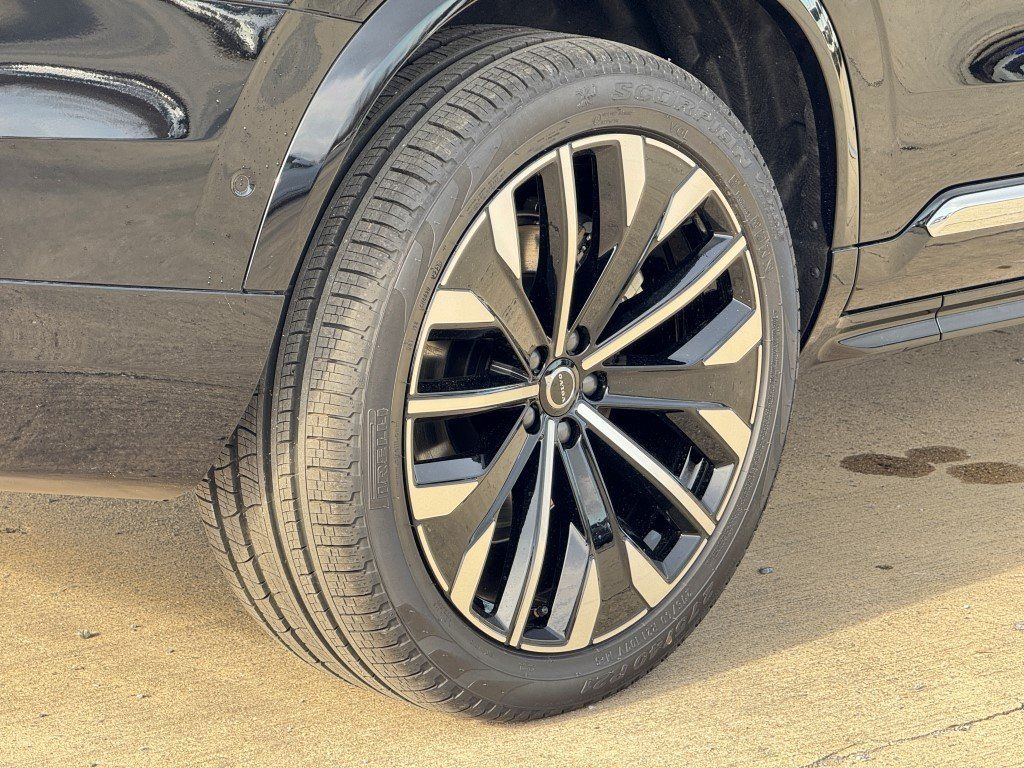 2026 Volvo XC90 Plus - Photo 9