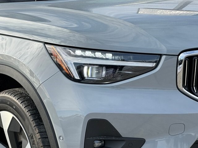 2025 Volvo XC40 Plus photo 3