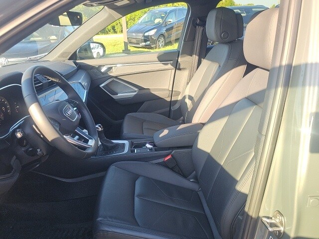 2024 Audi Q3 Premium Plus photo 3