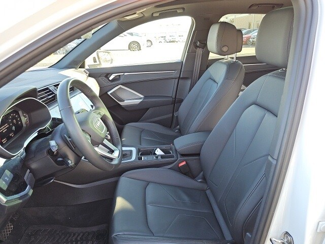 2025 Audi Q3 S line Premium Plus photo 3
