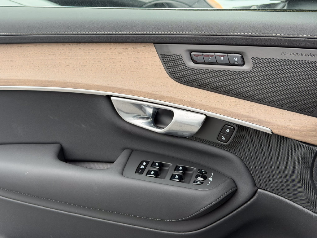 2026 Volvo XC90 Plus - Photo 31