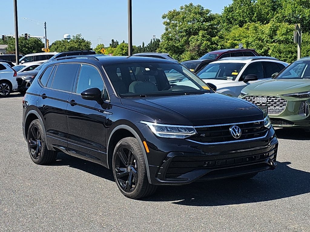 2024 Volkswagen Tiguan 2.0T SE R-Line Black 4Motion's photo