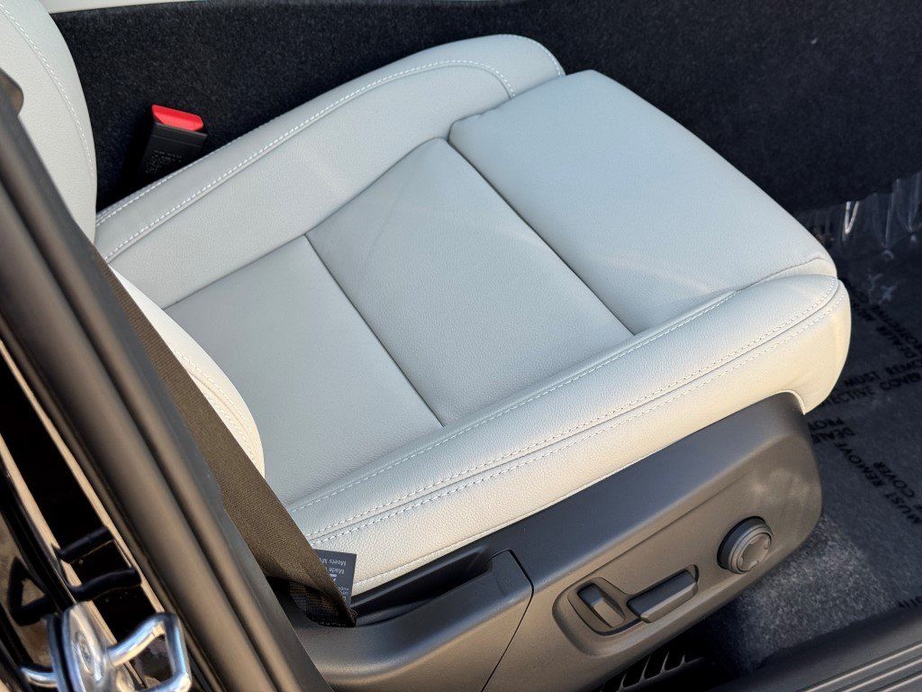 2026 Volvo XC40 Ultra - Photo 13