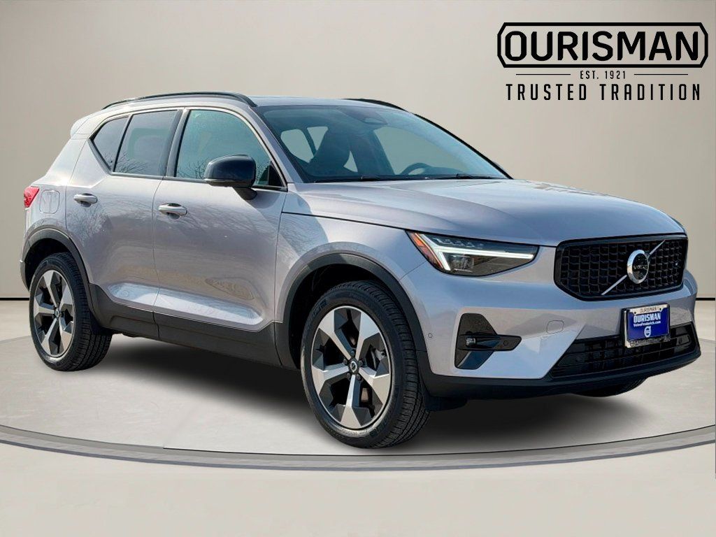 2026 Volvo XC40 B5 Plus Dark AWD's photo