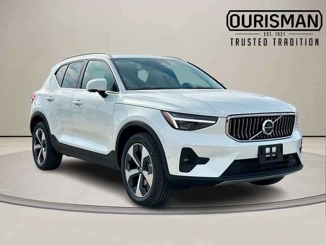 2025 Volvo XC40 B5 Plus Bright Theme
