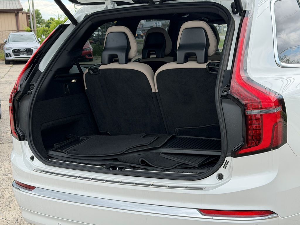 2026 Volvo XC90 Plus - Photo 13