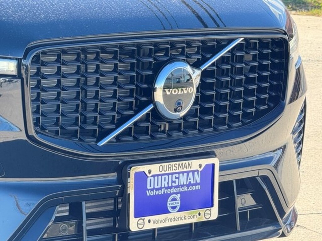 Used 2025 Volvo XC60 plug-in hybrid T8 Plus SUV