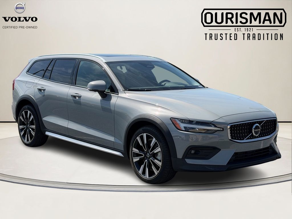 2025 Volvo V60 Cross Country B5 Ultra AWD's photo