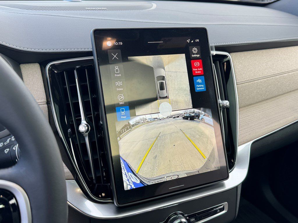 2026 Volvo XC90 Plus - Photo 25