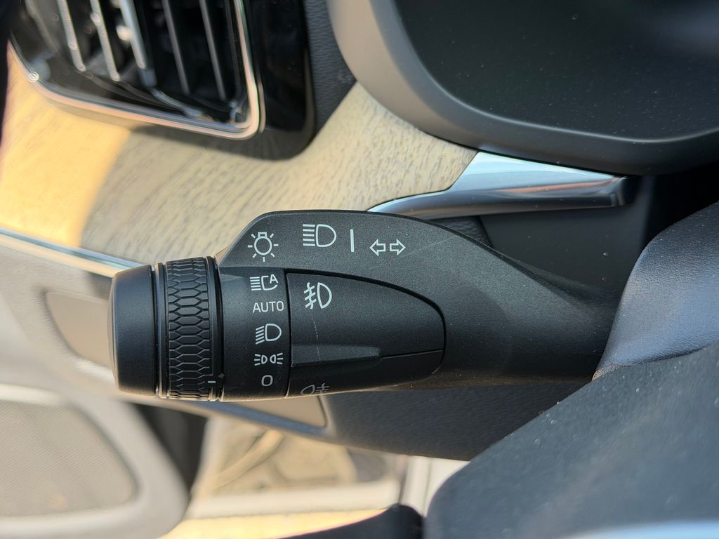 2026 Volvo XC60 Plus - Photo 30